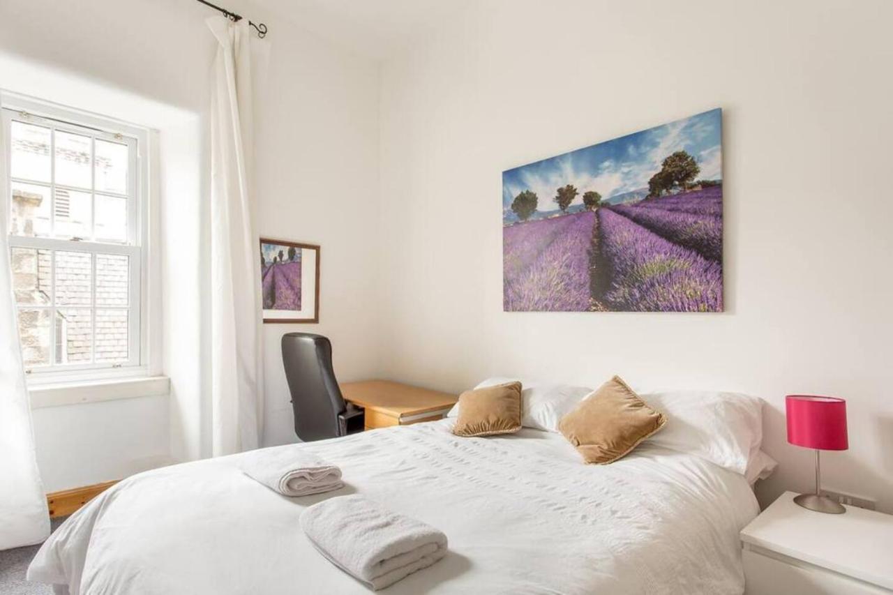 Joivy 3 Bed Flat In Old Town, Close To Grassmarket Эдинбург Экстерьер фото