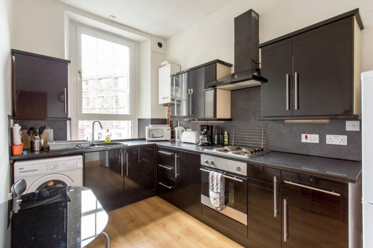 Joivy 3 Bed Flat In Old Town, Close To Grassmarket Эдинбург Экстерьер фото