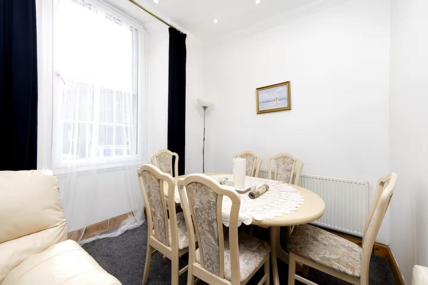 Joivy 3 Bed Flat In Old Town, Close To Grassmarket Эдинбург Экстерьер фото